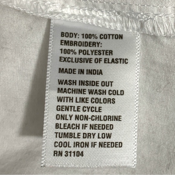 CROWN & IVY Gorgeous and Elegant White Embroidery Bell Blouse Size M - Picture 9 of 11